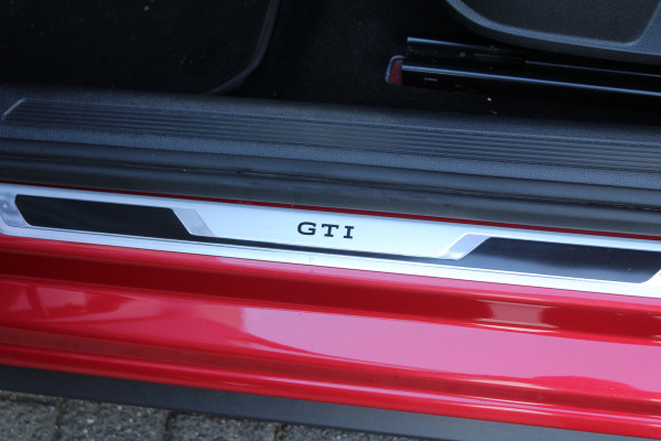 Volkswagen Polo 2.0 TSI 207pk GTI DSG7 Panoramadak Clima Cruise Navi Camera Carplay Dig. Cockpit 18"LMV Stoelverwarming