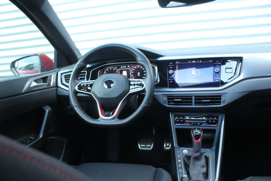 Volkswagen Polo 2.0 TSI 207pk GTI DSG7 Panoramadak Clima Cruise Navi Camera Carplay Dig. Cockpit 18"LMV Stoelverwarming