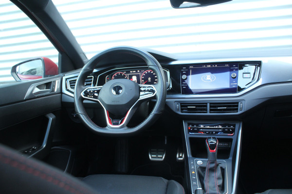 Volkswagen Polo 2.0 TSI 207pk GTI DSG7 Panoramadak Clima Cruise Navi Camera Carplay Dig. Cockpit 18"LMV Stoelverwarming