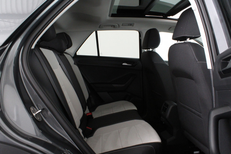 Volkswagen T-Roc 1.0 TSI Style Pano.schuif/Camera/Zwart dak/Stoelverwarming...
