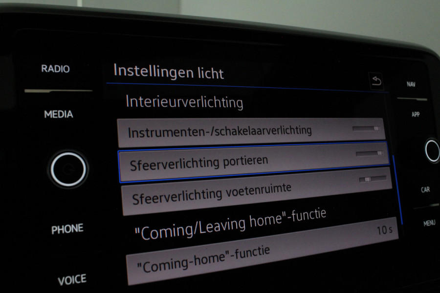 Volkswagen T-Roc 1.0 TSI Style Pano.schuif/Camera/Zwart dak/Stoelverwarming...