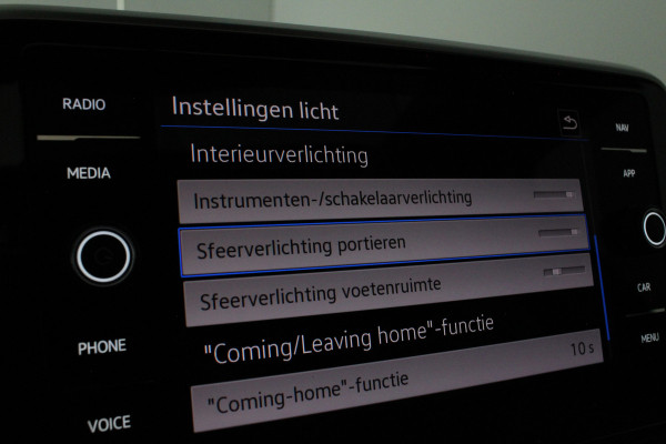 Volkswagen T-Roc 1.0 TSI Style Pano.schuif/Camera/Zwart dak/Stoelverwarming...