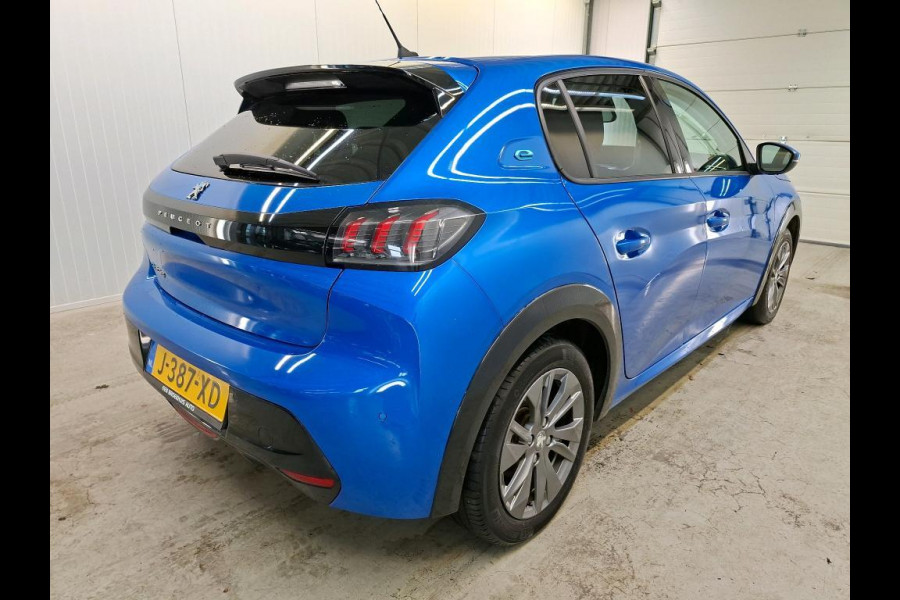 Peugeot e-208 EV Allure 50 kWh Navigatie Apple Carplay/Android Auto Camera Parkeersensoren Adaptive Cruise Control Stoelverwarming Lichtmetalen velgen Climate Control