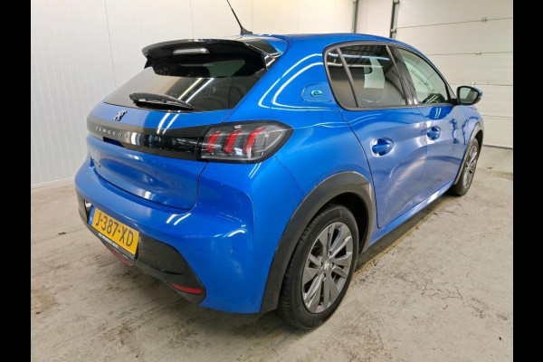 Peugeot e-208 EV Allure 50 kWh Navigatie Apple Carplay/Android Auto Camera Parkeersensoren Adaptive Cruise Control Stoelverwarming Lichtmetalen velgen Climate Control