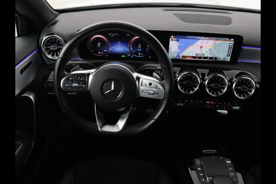 Mercedes-Benz A-Klasse 250e AMG Limited | Stoelverwarming | Widescreen | Sfeerverlichting | Camera | Navigatie | Leder/Alcantara | Park Assist | Sportstoelen | Full LED | Climate control | PHEV | Plug In