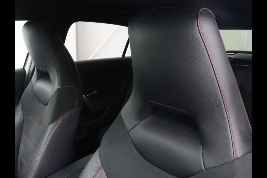 Mercedes-Benz A-Klasse 250e AMG Limited | Stoelverwarming | Widescreen | Sfeerverlichting | Camera | Navigatie | Leder/Alcantara | Park Assist | Sportstoelen | Full LED | Climate control | PHEV | Plug In