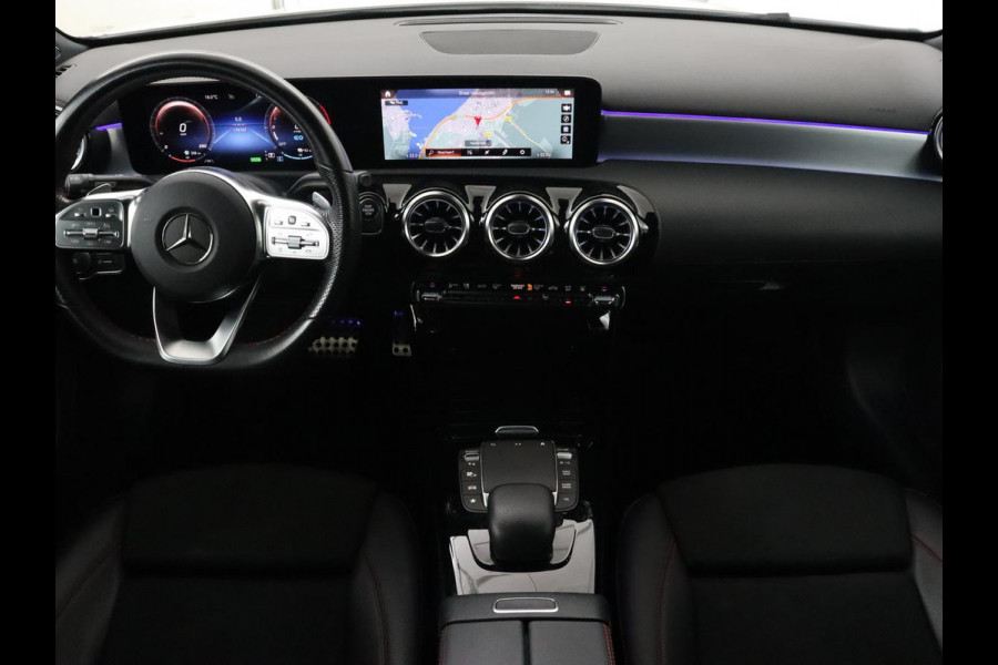Mercedes-Benz A-Klasse 250e AMG Limited | Stoelverwarming | Widescreen | Sfeerverlichting | Camera | Navigatie | Leder/Alcantara | Park Assist | Sportstoelen | Full LED | Climate control | PHEV | Plug In