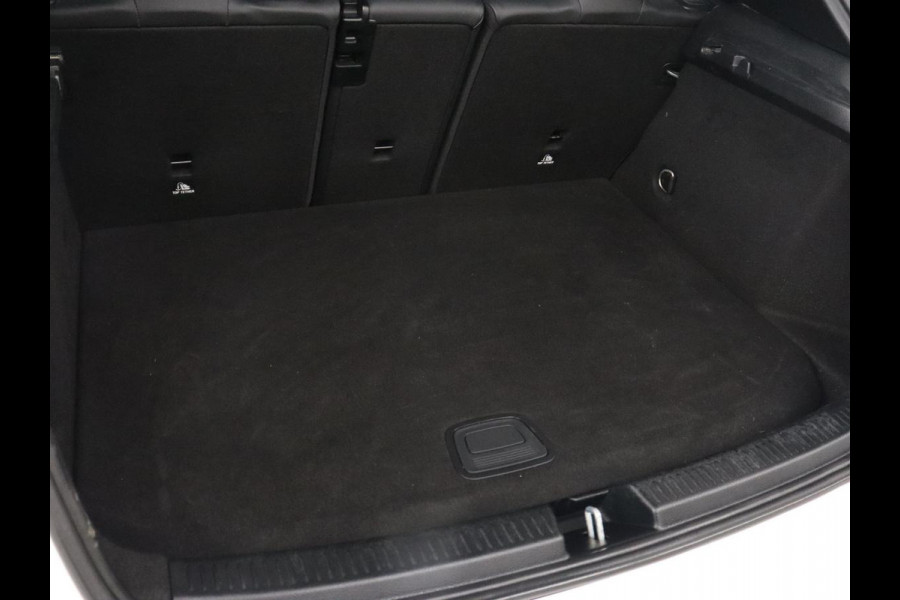 Mercedes-Benz A-Klasse 250e AMG Limited | Stoelverwarming | Widescreen | Sfeerverlichting | Camera | Navigatie | Leder/Alcantara | Park Assist | Sportstoelen | Full LED | Climate control | PHEV | Plug In