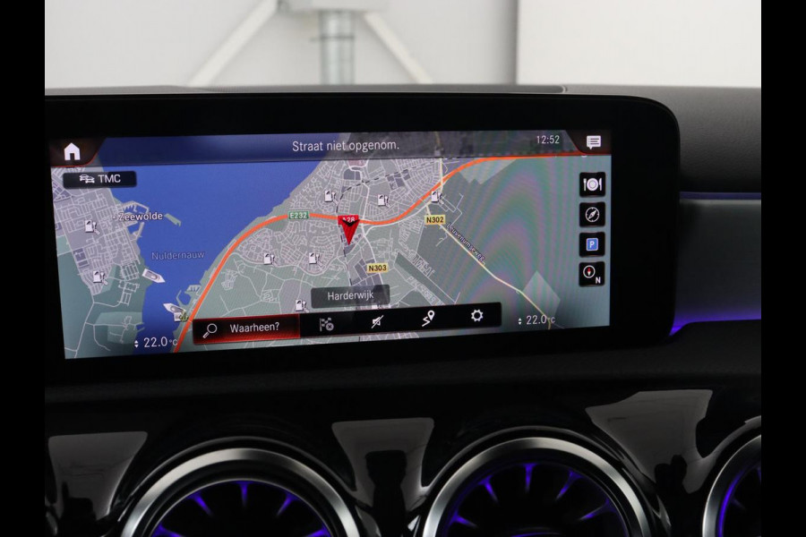 Mercedes-Benz A-Klasse 250e AMG Limited | Stoelverwarming | Widescreen | Sfeerverlichting | Camera | Navigatie | Leder/Alcantara | Park Assist | Sportstoelen | Full LED | Climate control | PHEV | Plug In