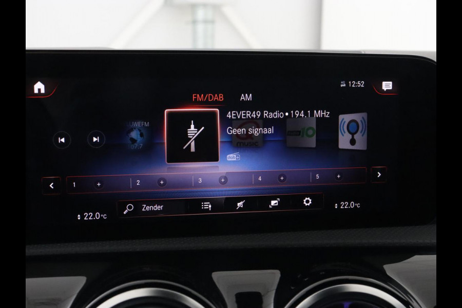 Mercedes-Benz A-Klasse 250e AMG Limited | Stoelverwarming | Widescreen | Sfeerverlichting | Camera | Navigatie | Leder/Alcantara | Park Assist | Sportstoelen | Full LED | Climate control | PHEV | Plug In