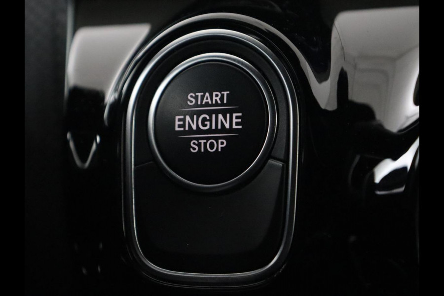 Mercedes-Benz A-Klasse 250e AMG Limited | Stoelverwarming | Widescreen | Sfeerverlichting | Camera | Navigatie | Leder/Alcantara | Park Assist | Sportstoelen | Full LED | Climate control | PHEV | Plug In