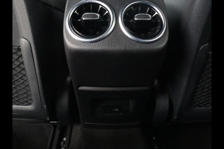 Mercedes-Benz A-Klasse 250e AMG Limited | Stoelverwarming | Widescreen | Sfeerverlichting | Camera | Navigatie | Leder/Alcantara | Park Assist | Sportstoelen | Full LED | Climate control | PHEV | Plug In