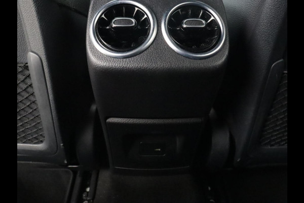 Mercedes-Benz A-Klasse 250e AMG Limited | Stoelverwarming | Widescreen | Sfeerverlichting | Camera | Navigatie | Leder/Alcantara | Park Assist | Sportstoelen | Full LED | Climate control | PHEV | Plug In