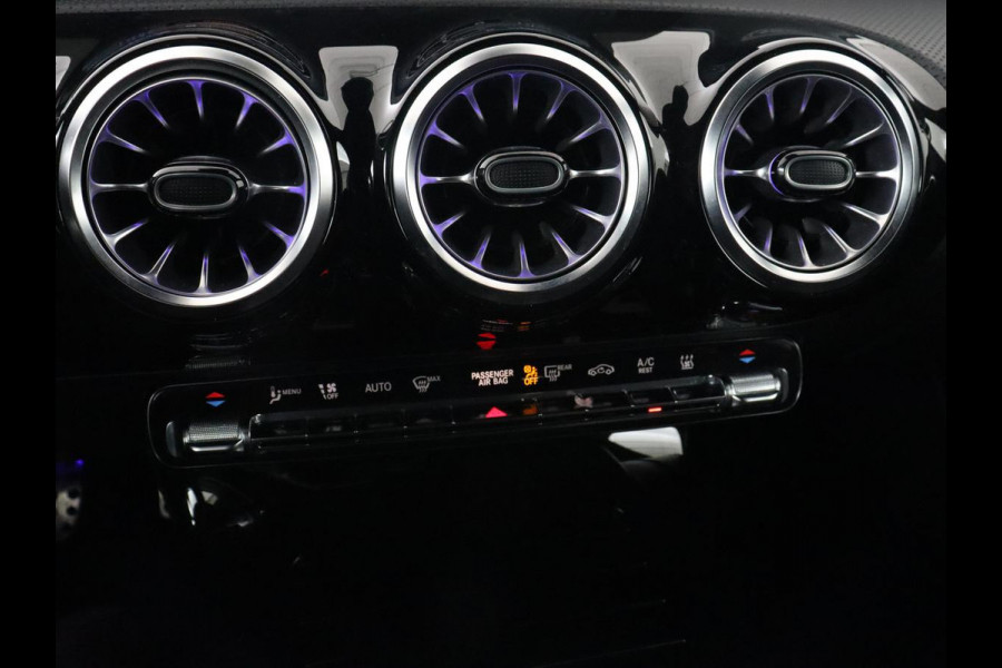 Mercedes-Benz A-Klasse 250e AMG Limited | Stoelverwarming | Widescreen | Sfeerverlichting | Camera | Navigatie | Leder/Alcantara | Park Assist | Sportstoelen | Full LED | Climate control | PHEV | Plug In