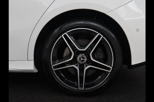 Mercedes-Benz A-Klasse 250e AMG Limited | Stoelverwarming | Widescreen | Sfeerverlichting | Camera | Navigatie | Leder/Alcantara | Park Assist | Sportstoelen | Full LED | Climate control | PHEV | Plug In