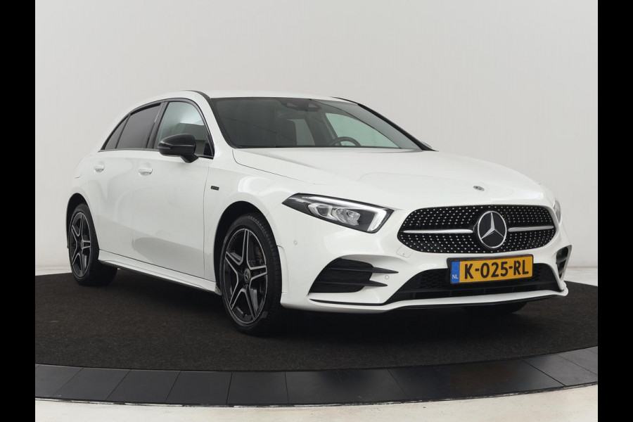 Mercedes-Benz A-Klasse 250e AMG Limited | Stoelverwarming | Widescreen | Sfeerverlichting | Camera | Navigatie | Leder/Alcantara | Park Assist | Sportstoelen | Full LED | Climate control | PHEV | Plug In