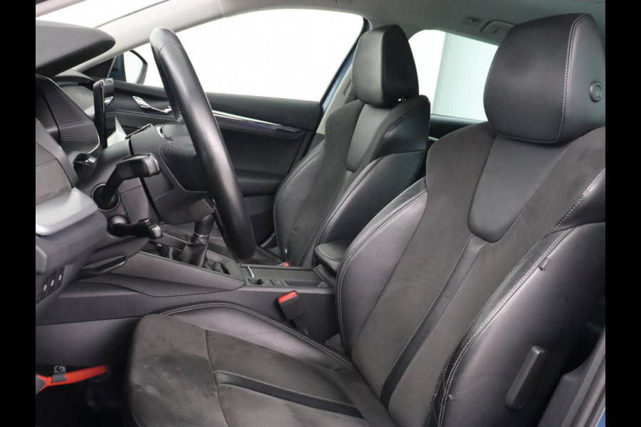 Škoda Octavia 1.5 TSI First Edition | Head-Up | Stoelverwarming | Adaptive cruise | Leder/Alcantara | Side Assist | Matrix LED | Keyless | Virtual Cockpit | Carplay | Navigatie | Park Assist