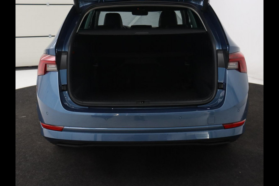 Škoda Octavia 1.5 TSI First Edition | Head-Up | Stoelverwarming | Adaptive cruise | Leder/Alcantara | Side Assist | Matrix LED | Keyless | Virtual Cockpit | Carplay | Navigatie | Park Assist