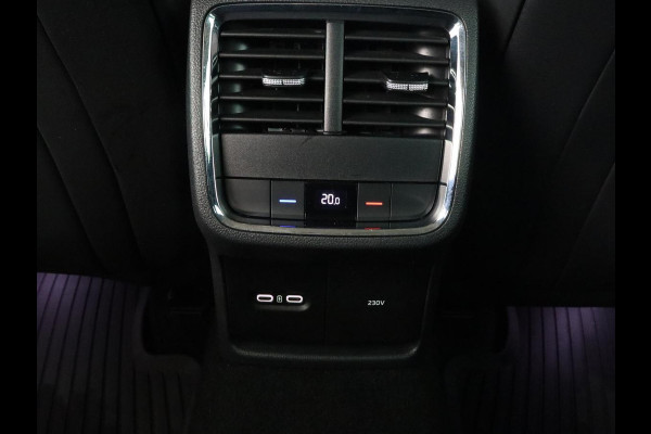 Škoda Octavia 1.5 TSI First Edition | Head-Up | Stoelverwarming | Adaptive cruise | Leder/Alcantara | Side Assist | Matrix LED | Keyless | Virtual Cockpit | Carplay | Navigatie | Park Assist