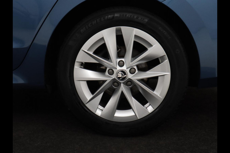 Škoda Octavia 1.5 TSI First Edition | Head-Up | Stoelverwarming | Adaptive cruise | Leder/Alcantara | Side Assist | Matrix LED | Keyless | Virtual Cockpit | Carplay | Navigatie | Park Assist