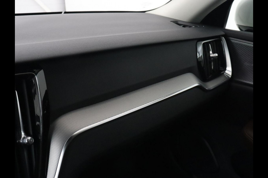 Volvo V60 Cross Country 2.0 T5 AWD Pro | Stoelventilatie | Massage | Massage | Trekhaak | Adaptive cruise | Nappaleder | Camera | Carplay | Harman/Kardon | Stoelverwarming | Navigatie | Memory | Full LED