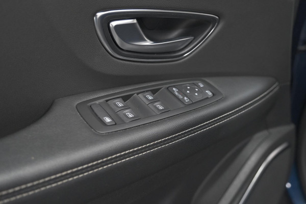 Renault Scénic TCe 140 EDC Bose | Trekhaak | Camera | Stoelverwarming | Adaptieve Cruise Control | Dodehoekdetectie