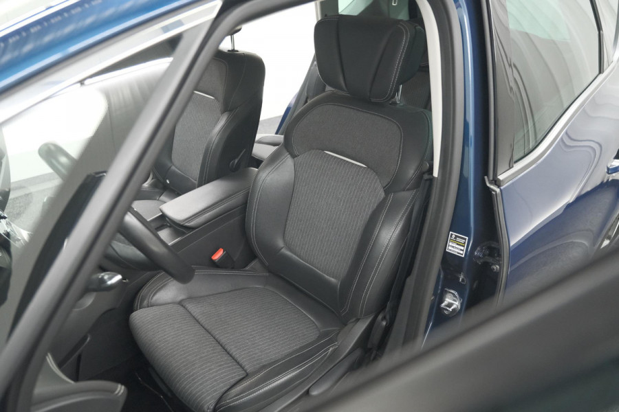 Renault Scénic TCe 140 EDC Bose | Trekhaak | Camera | Stoelverwarming | Adaptieve Cruise Control | Dodehoekdetectie
