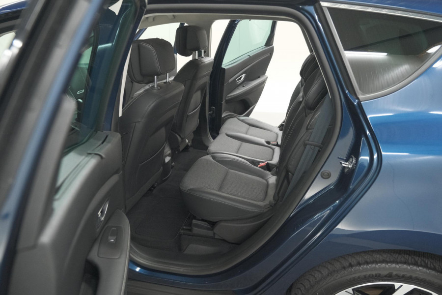 Renault Scénic TCe 140 EDC Bose | Trekhaak | Camera | Stoelverwarming | Adaptieve Cruise Control | Dodehoekdetectie