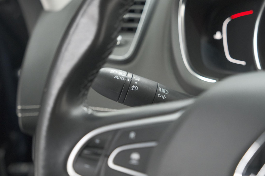 Renault Scénic TCe 140 EDC Bose | Trekhaak | Camera | Stoelverwarming | Adaptieve Cruise Control | Dodehoekdetectie