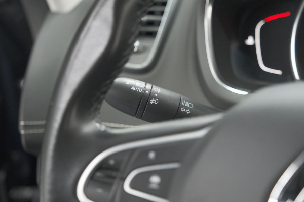 Renault Scénic TCe 140 EDC Bose | Trekhaak | Camera | Stoelverwarming | Adaptieve Cruise Control | Dodehoekdetectie