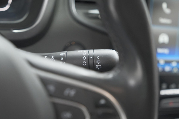 Renault Scénic TCe 140 EDC Bose | Trekhaak | Camera | Stoelverwarming | Adaptieve Cruise Control | Dodehoekdetectie