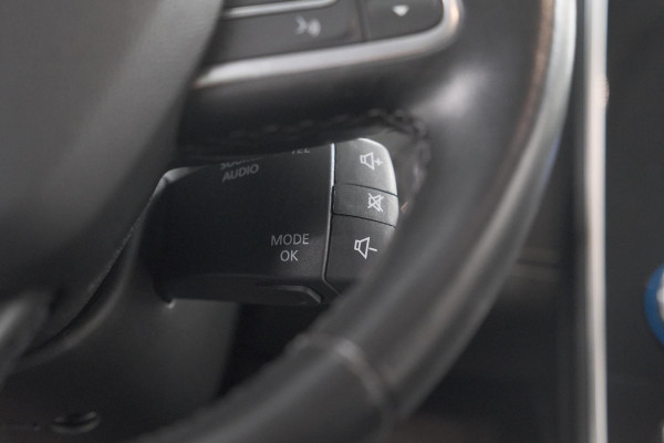 Renault Scénic TCe 140 EDC Bose | Trekhaak | Camera | Stoelverwarming | Adaptieve Cruise Control | Dodehoekdetectie