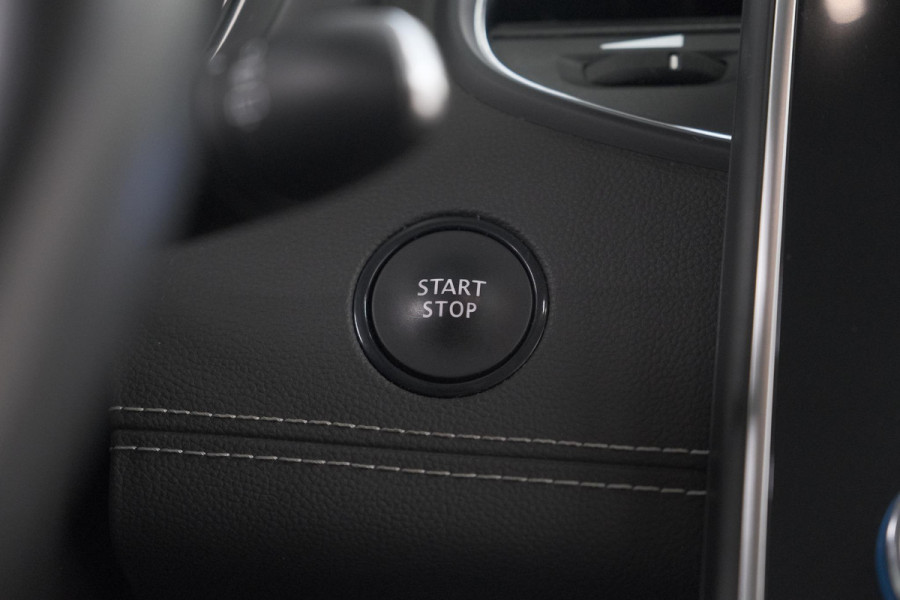 Renault Scénic TCe 140 EDC Bose | Trekhaak | Camera | Stoelverwarming | Adaptieve Cruise Control | Dodehoekdetectie