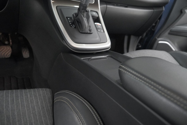 Renault Scénic TCe 140 EDC Bose | Trekhaak | Camera | Stoelverwarming | Adaptieve Cruise Control | Dodehoekdetectie