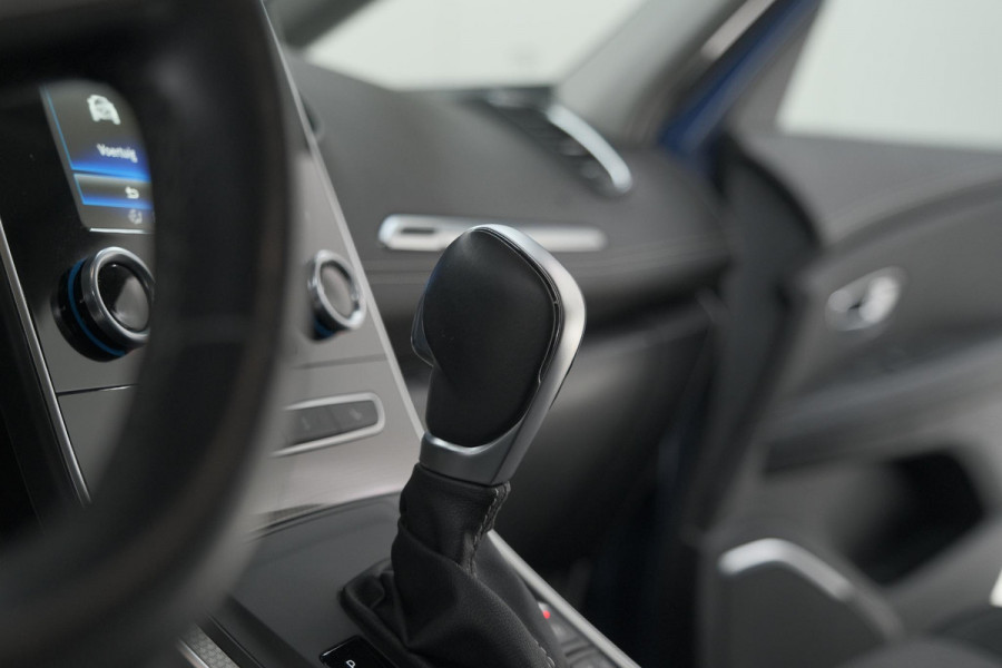 Renault Scénic TCe 140 EDC Bose | Trekhaak | Camera | Stoelverwarming | Adaptieve Cruise Control | Dodehoekdetectie