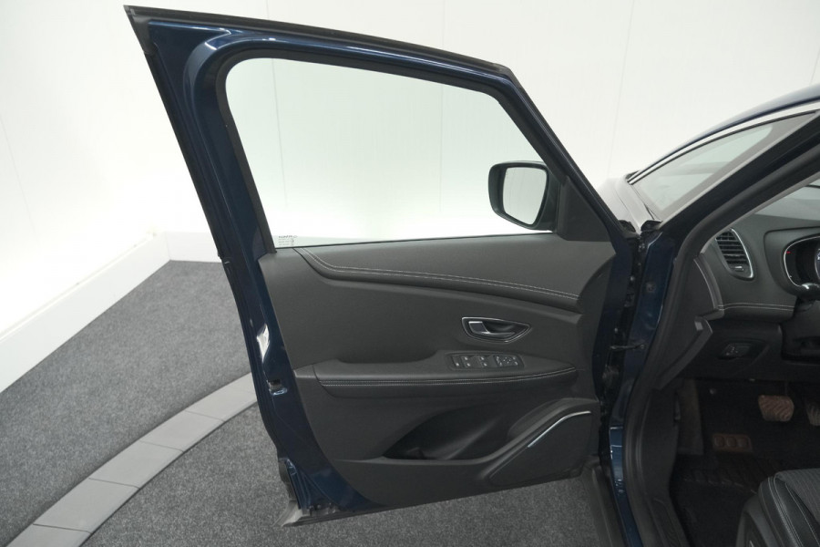 Renault Scénic TCe 140 EDC Bose | Trekhaak | Camera | Stoelverwarming | Adaptieve Cruise Control | Dodehoekdetectie