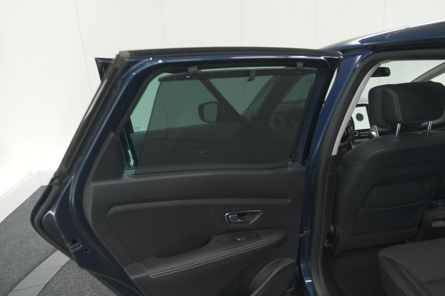 Renault Scénic TCe 140 EDC Bose | Trekhaak | Camera | Stoelverwarming | Adaptieve Cruise Control | Dodehoekdetectie