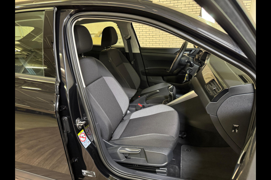 Volkswagen Taigo 1.0 TSI LIFE EDITION TREKHAAK/PDC/CARPLAY