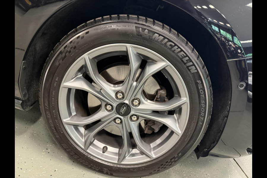 Ford FOCUS Wagon 1.0 EcoBoost Hybrid ST Line X Business NAVI/CAM/DAB/CARPLAY/ECC/PDC/CRUISE///