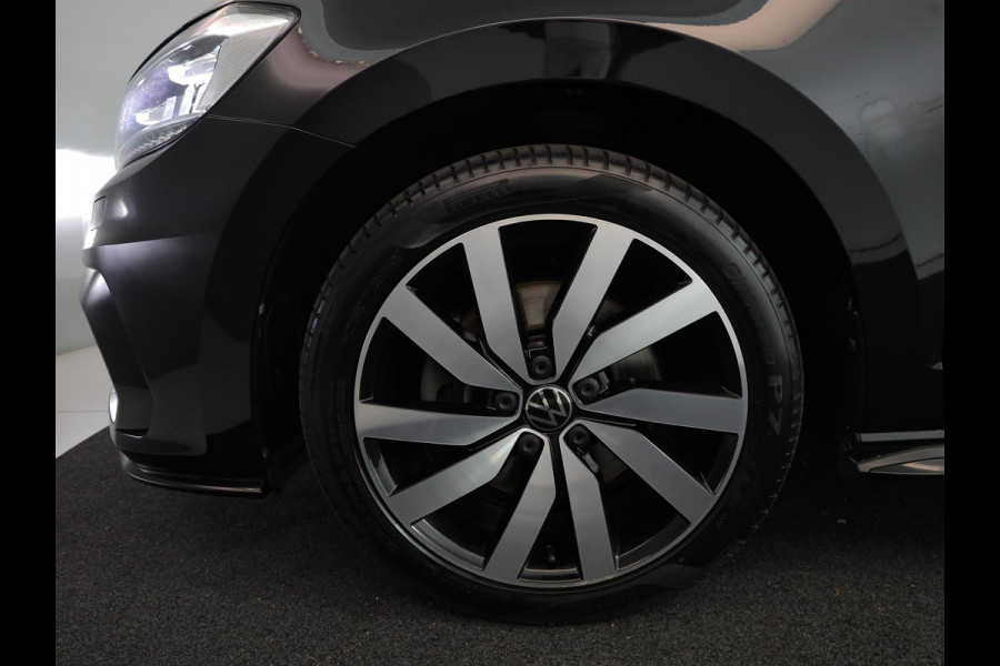 Volkswagen Touran 1.5 TSI Highline 7p 150pk DSG| Pano.dak| Digital display| 18'LM-velgen| Camera