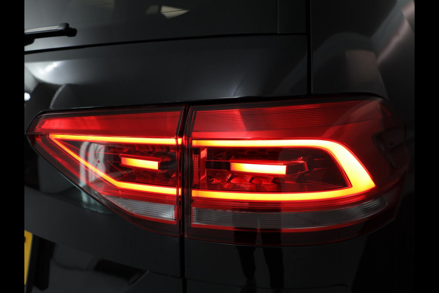 Volkswagen Touran 1.5 TSI Highline 7p 150pk DSG| Pano.dak| Digital display| 18'LM-velgen| Camera
