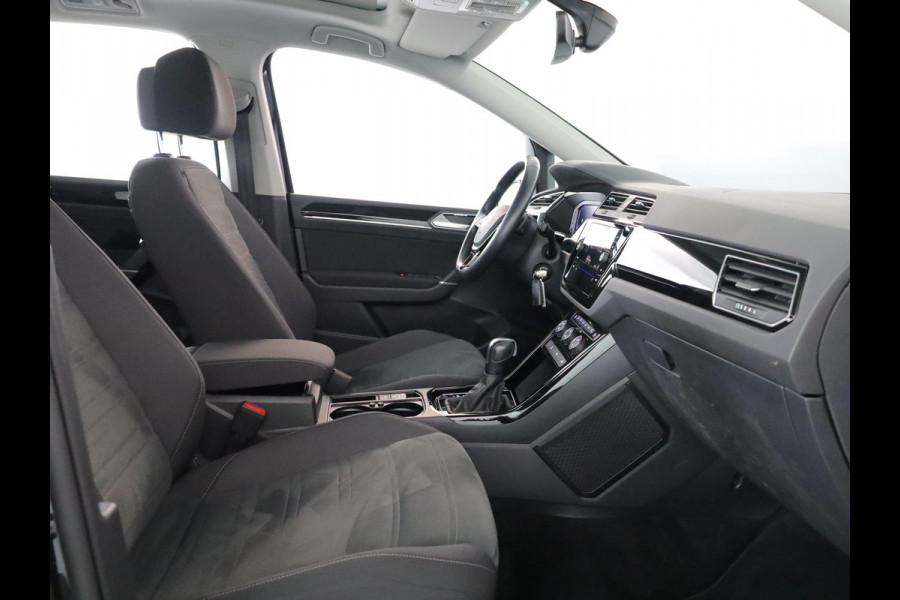 Volkswagen Touran 1.5 TSI Highline 7p 150pk DSG| Pano.dak| Digital display| 18'LM-velgen| Camera