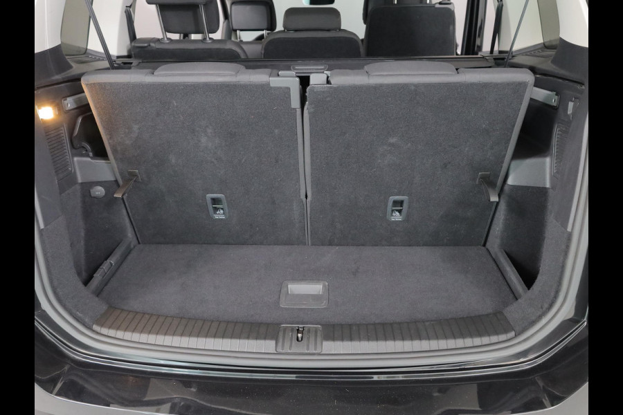 Volkswagen Touran 1.5 TSI Highline 7p 150pk DSG| Pano.dak| Digital display| 18'LM-velgen| Camera