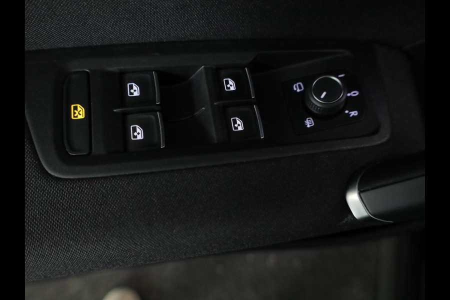 Volkswagen Touran 1.5 TSI Highline 7p 150pk DSG| Pano.dak| Digital display| 18'LM-velgen| Camera