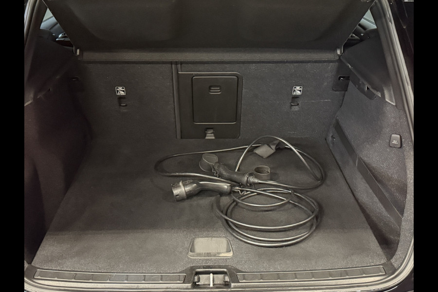 Volvo XC40 1.5 T5 Recharge R-Design Expression | Apple Carplay | Navi | Lane assist