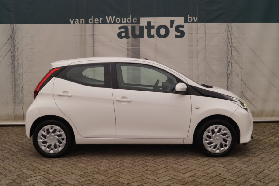 Toyota Aygo 1.0 VVT-i X-Play Automaat -AIRCO-LED-CAM-CARPLAY-