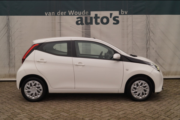 Toyota Aygo 1.0 VVT-i X-Play Automaat -AIRCO-LED-CAM-CARPLAY-