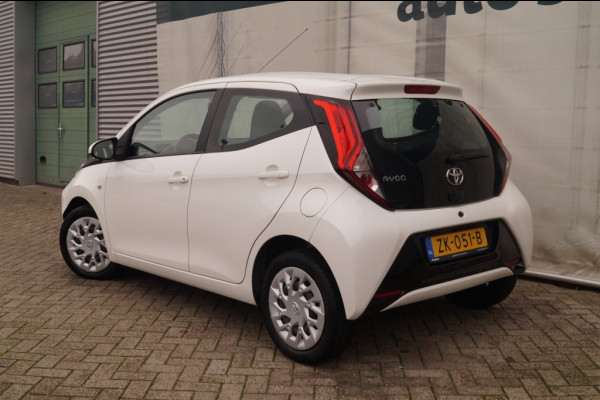 Toyota Aygo 1.0 VVT-i X-Play Automaat -AIRCO-LED-CAM-CARPLAY-