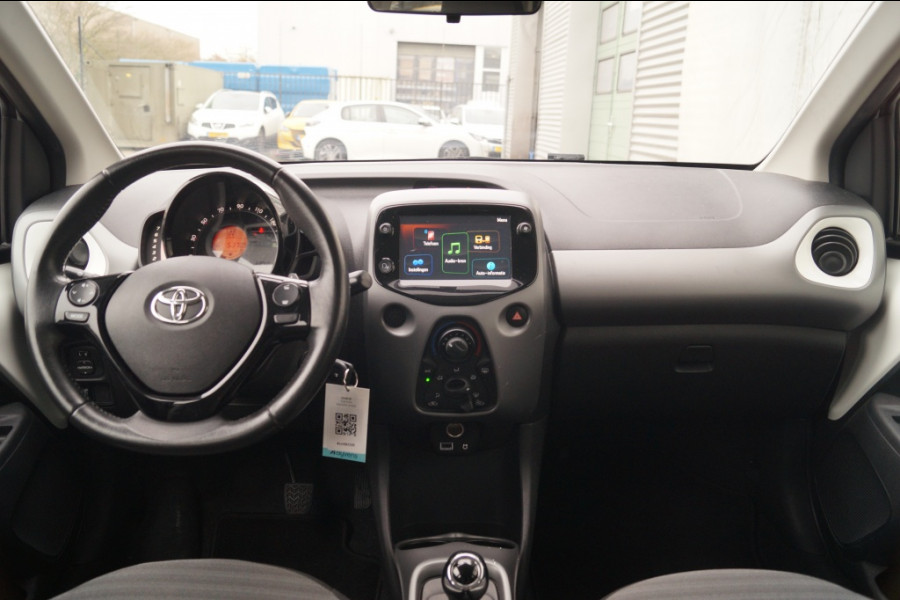 Toyota Aygo 1.0 VVT-i X-Play Automaat -AIRCO-LED-CAM-CARPLAY-