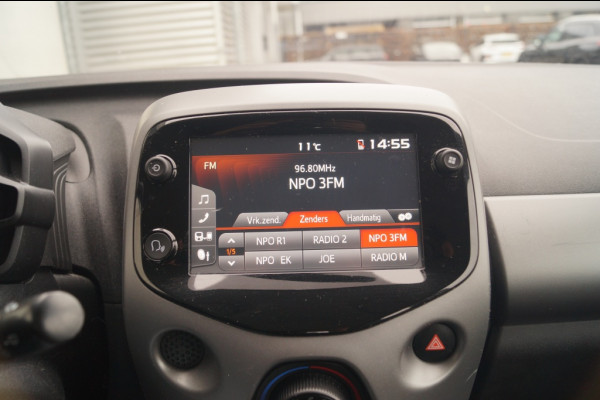 Toyota Aygo 1.0 VVT-i X-Play Automaat -AIRCO-LED-CAM-CARPLAY-